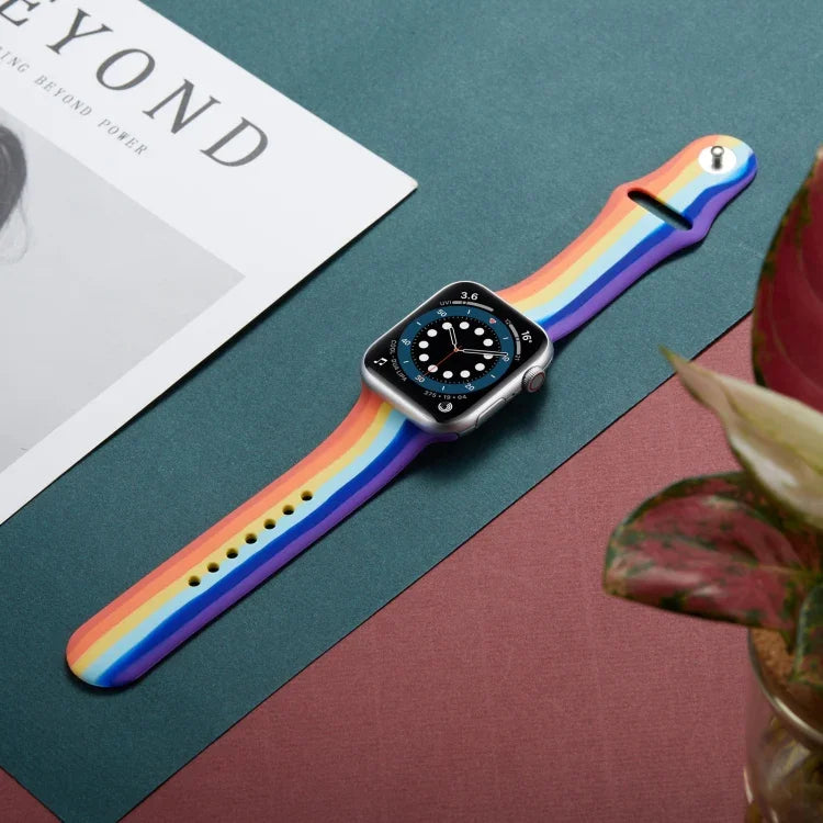 レインボーシリコンストラップウォッチバンド Apple Watch Series 7 45mm / 6 & SE & 5 & 4 44mm / 3 & 2 & 1 42mm用、7 41mm / 6 & SE & 5 & 4 40mm / 3 & 2 & 1 38mm用