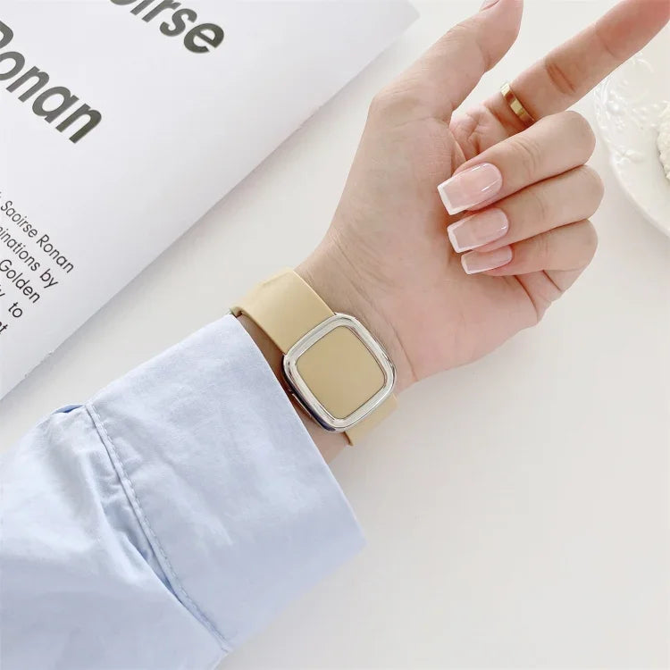 Apple Watch Series 6 & SE & 5 & 4 44mm / 3 & 2 & 1 42mm 用モダンスタイルシリコン交換用ストラップウォッチバンド、ブラックバックル、ローズゴールドバックル、シルバーバックル
