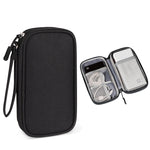 SM03 多機能デジタルアクセサリー収納バッグ ストラップ付き、19x11x3.5cm（ネイビーブルー）、19x11x3.5cm（グレー）、19x11x3.5cm（ピンク）、19x11x3.5cm（ブラック）