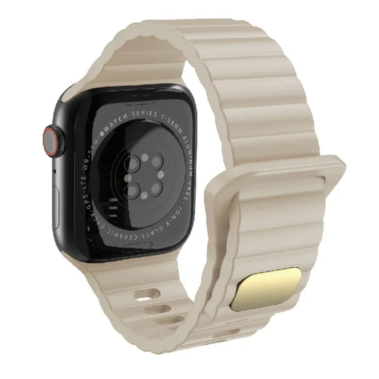 通気性のある肌に優しいシリコン、Apple Watch Ultra 49mm / シリーズ 8&7 45mm / SE 2&6&SE&5&4 44mm / 3&2&1 42mm、シリーズ 8&7 41mm / SE 2&6&SE&5&4 40mm / 3&2&1 38mm 用