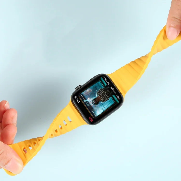通気性のある肌に優しいシリコン、Apple Watch Ultra 49mm / シリーズ 8&7 45mm / SE 2&6&SE&5&4 44mm / 3&2&1 42mm、シリーズ 8&7 41mm / SE 2&6&SE&5&4 40mm / 3&2&1 38mm 用