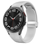 マグネット式シルバーバックルレザーシリコンウォッチバンド、Samsung Galaxy Watch 6用