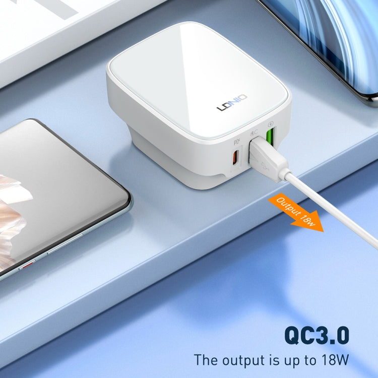 LDNIO Q334 32W Type-C + デュアル USB ポートチャージャー 1m USB-C / Type-C to USB-C / Type-C データケーブル付き、EUプラグ、UKプラグ、USプラグ