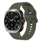 Samsung Galaxy Watch8 Classic 46mm / Watch8 44mm / 40mm用 xDfind ウェービーグレイン ステッチ入りシリコンウォッチバンド、L