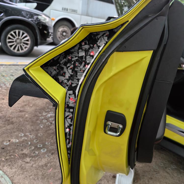 2pcs/Set Forged Gold Foil Carbon Fiber Car Inside Door Decorative Sticker for Chevrolet Corvette C8 2020-, Left and Right Driver, Inside Door