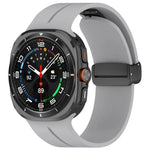 xDfind フラットヘッド グルーブ 折りたたみ ブラックバックル シリコンウォッチバンド、Samsung Galaxy Watch Ultra / Ultra 2025用
