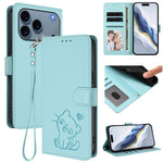 エンボス加工 ハート猫 レザー電話ケース ハンドストラップ付き、iPhone 17e / 16e 用、iPhone 17 Pro Max 用、iPhone 17 Pro 用、iPhone 17 用