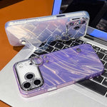 プラチナム波紋テクスチャーリストバンドホルダーTPUスマホケース（レンズフィルム付き）、iPhone 13用