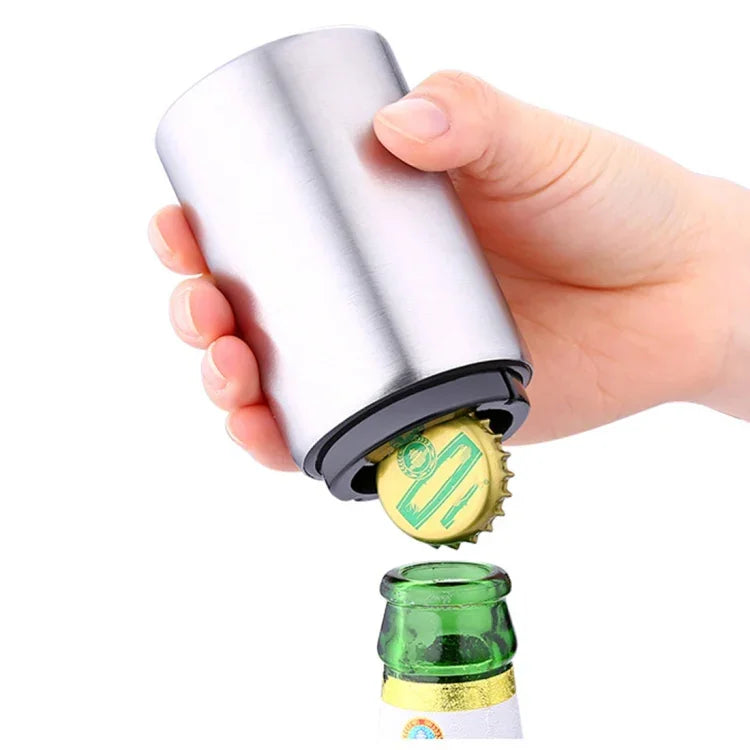 磁気自動ビール瓶キャップオープナー ステンレス製プッシュダウン式ビールオープナー キッチンガジェット、サイズ：8.5 x 5.2cm、磁気オープナー