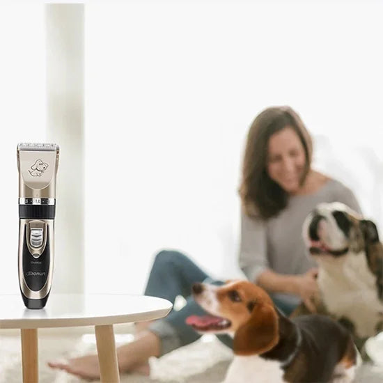 P2 110-240V セラミックチタン プロフェッショナルペット電動はさみ ペット用ヘアクリッパー 四つのコーム付き、セラミックチタンはさみ