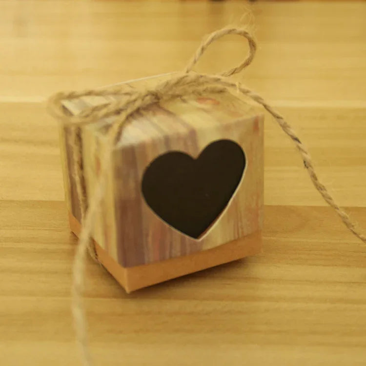100枚入り結婚式用木目ハート型模様穴あきクラフト紙シュガーボックス、サイズ：5x5x5cm、黒ハート型、LOVEハート型