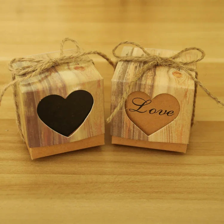 100枚入り結婚式用木目ハート型模様穴あきクラフト紙シュガーボックス、サイズ：5x5x5cm、黒ハート型、LOVEハート型