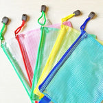 ジッパー付きプラスチックメッシュ文房具バッグ、ランダムカラー配送（B5、サイズ：28x21cm）、B5、サイズ：28x21cm