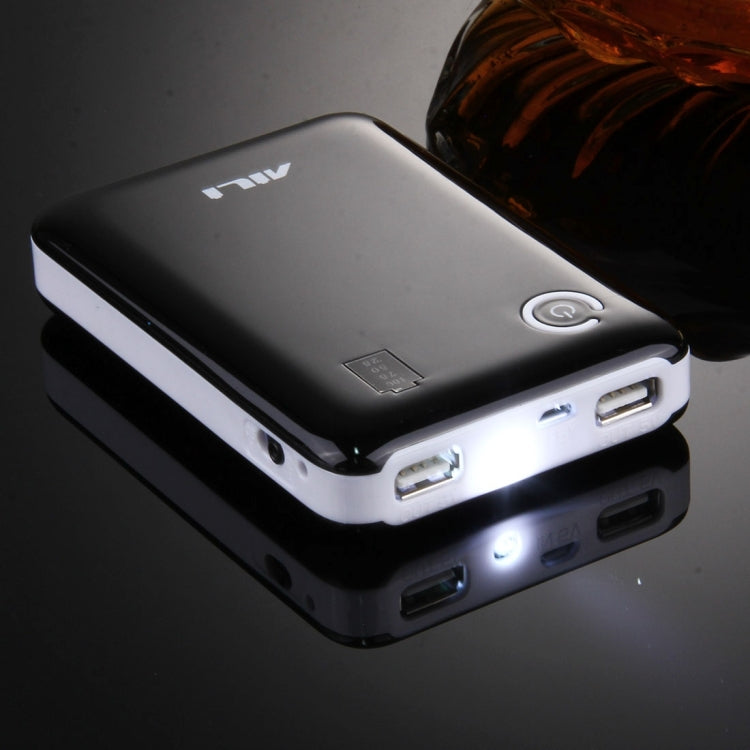 iPhone、iPad、Samsung、LG、Sony Ericsson、MP4、PSP、カメラ用、電池別売（ランダムカラー配送）、4本用18650電池対応