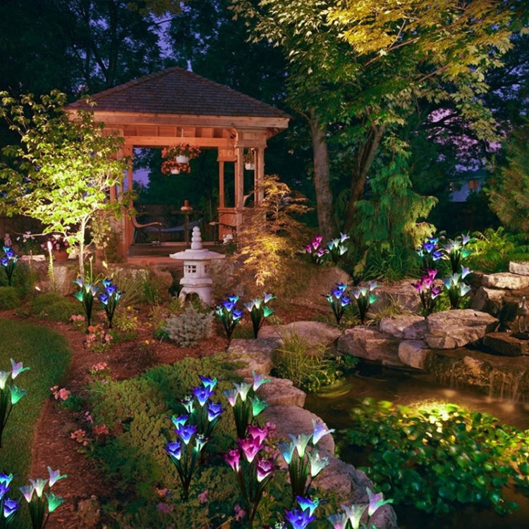 模擬ユリの花 4灯 ソーラー駆動屋外 IP55防水 LED装飾芝生ランプ ホワイトライト