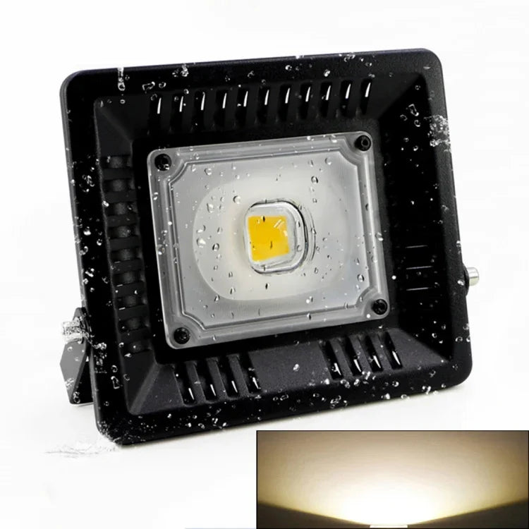 光束：> 2400LM、力率 > 0.9、演色評価数 > 80、交流90-140V