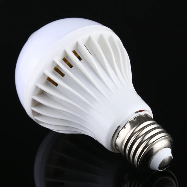E27 7W 16灯SMD 5730 450LM赤外線モーションセンサーLED電球、センサー距離：4-6m、AC 220V、E27 7W白色光