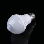 センサー距離：4-6m、AC 85-265V、E27 9W白色光、E27 9W暖色光