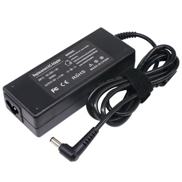 東芝ノートパソコン用 AUプラグ 19V 4.74A 90W ACアダプター、出力端子：5.5 x 2.5mm