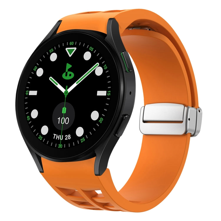 リチャード マグネティック折りたたみシルバーバックルシリコン製時計バンド、Samsung Galaxy Watch FE 40mm用、Samsung Galaxy Watch 5 Pro ゴルフエディション用、Samsung Galaxy Watch 5 ゴルフエディション用