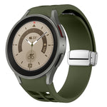 リチャード マグネティック折りたたみシルバーバックルシリコン製時計バンド、Samsung Galaxy Watch 5 Pro 45mm用、Samsung Galaxy Watch 7 40 / 44mm用、Samsung Galaxy Watch 6 Classic 43 / 47mm用