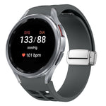 リチャード マグネティック折りたたみシルバーバックルシリコン製時計バンド、Samsung Galaxy Watch 5 Pro 45mm用、Samsung Galaxy Watch 7 40 / 44mm用、Samsung Galaxy Watch 6 Classic 43 / 47mm用