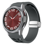リチャード マグネティック折りたたみシルバーバックルシリコン製時計バンド、Samsung Galaxy Watch 5 Pro 45mm用、Samsung Galaxy Watch 7 40 / 44mm用、Samsung Galaxy Watch 6 Classic 43 / 47mm用