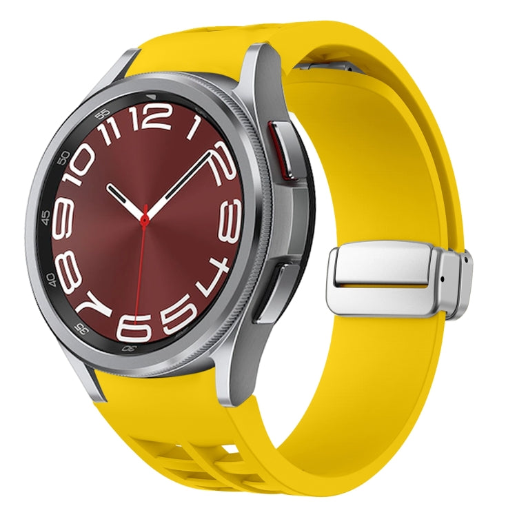 リチャード マグネティック折りたたみシルバーバックルシリコン製時計バンド、Samsung Galaxy Watch 5 Pro 45mm用、Samsung Galaxy Watch 7 40 / 44mm用、Samsung Galaxy Watch 6 Classic 43 / 47mm用