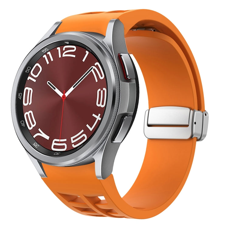 リチャード マグネティック折りたたみシルバーバックルシリコン製時計バンド、Samsung Galaxy Watch 5 Pro 45mm用、Samsung Galaxy Watch 7 40 / 44mm用、Samsung Galaxy Watch 6 Classic 43 / 47mm用