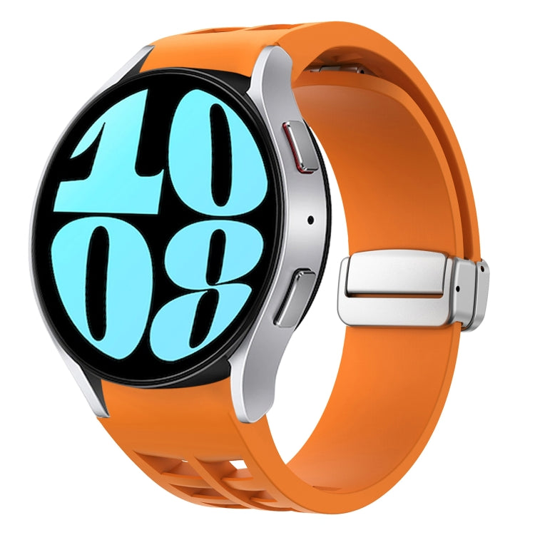 リチャード マグネティック折りたたみシルバーバックルシリコン製時計バンド、Samsung Galaxy Watch 6 40 / 44mm用、Samsung Galaxy Watch 5 40 / 44mm用、Samsung Galaxy Watch 4 40 / 44mm用
