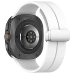 Samsung Galaxy Watch Ultra 47mm / Ultra 2025 用 グルーブマグネティック折りたたみシルバーバックルシリコンウォッチバンド