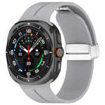 Samsung Galaxy Watch Ultra 47mm / Ultra 2025 用 グルーブマグネティック折りたたみシルバーバックルシリコンウォッチバンド