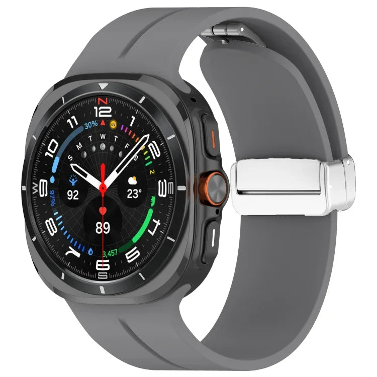Samsung Galaxy Watch Ultra 47mm / Ultra 2025 用 グルーブマグネティック折りたたみシルバーバックルシリコンウォッチバンド