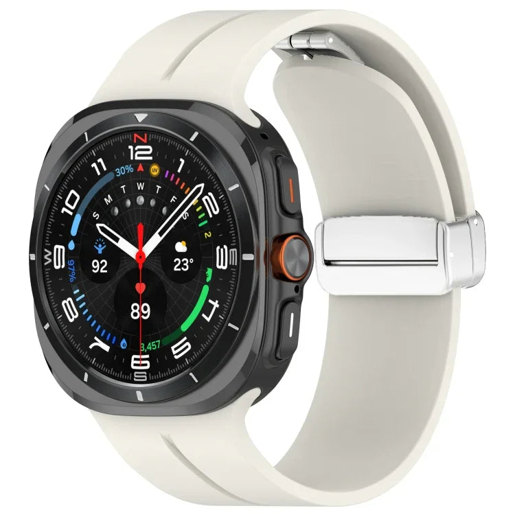 Samsung Galaxy Watch Ultra 47mm / Ultra 2025 用 グルーブマグネティック折りたたみシルバーバックルシリコンウォッチバンド