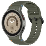 波状グレインステッチブラックバックルシリコンウォッチバンド、Samsung Galaxy Watch 5 40 / 44mm用、Samsung Galaxy Watch 5 Pro用、Samsung Galaxy Watch 4 40 / 44mm用、Samsung Galaxy Watch 4 Classic 42 / 46mm用