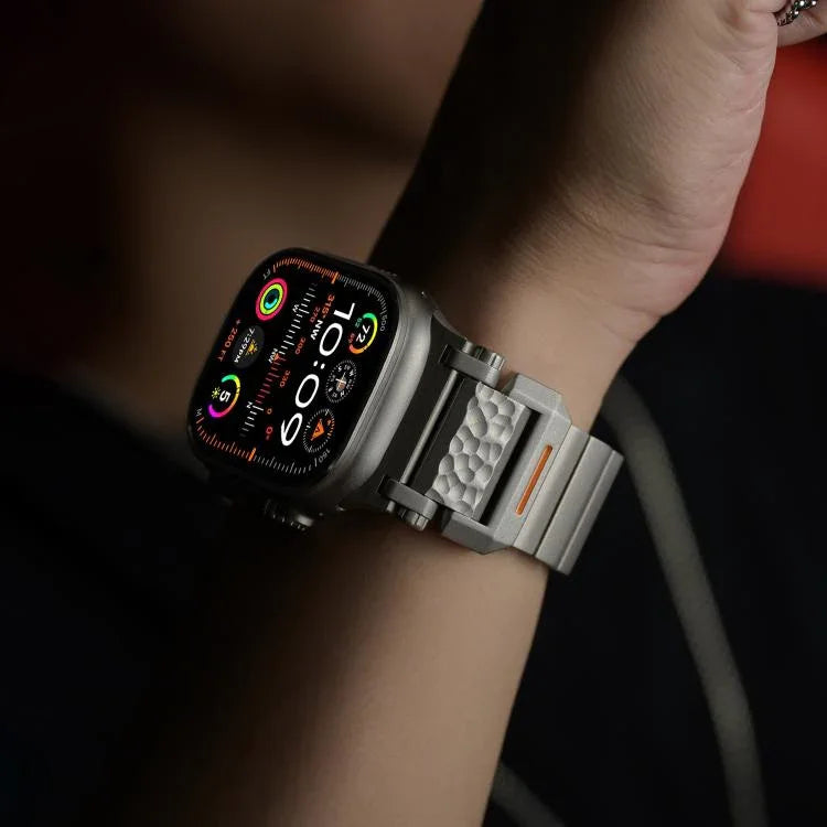 ハンマーパターン バタフライバックル ステンレススチールヘッド ワンビーズ チタン合金ウォッチバンド、Apple Watch 46mm / 49mm / 45mm / 44mm用