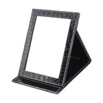 スクエアスタンドレザー メイクアップミラー アリゲーターパターン 携帯用コスメミラー、ブラックL 18x25.5x1.6CM、ブラックM 15x20.5x1.6CM、ブラックS 12x17.5x1.6CM、ブラウンL 18x25.5x1.6CM、ブラウンM 15x20.5x1.6CM、ブラウンS 12x17.5x1.6CM、レッドL 18x25.5x1.6CM、レッドM 15x20.5x1....