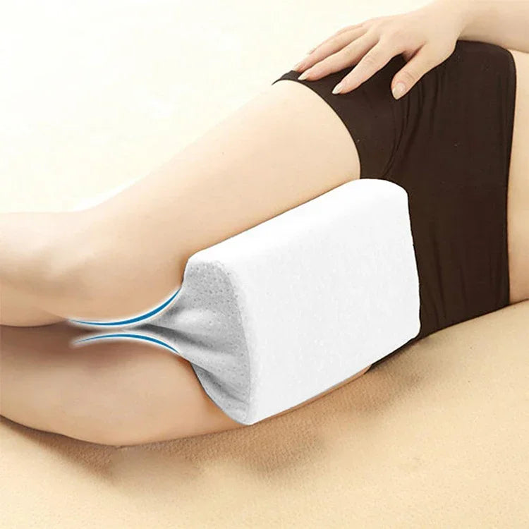 整形外科用メモリーフォーム 膝用ウェッジピロー 睡眠用 坐骨神経痛 背中 股関節痛緩和 輪郭付き太もも脚パッド サポートクッション、ホワイト、ホワイト＋包帯、ネイビーブルー格子＋包帯