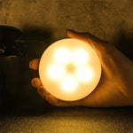 インテリジェント人体感知LEDナイトライト コントロール付き寝室用ベッドサイドテーブルランプ、電池式、充電式