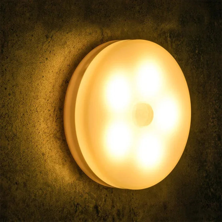 インテリジェント人体感知LEDナイトライト コントロール付き寝室用ベッドサイドテーブルランプ、電池式、充電式