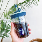 子供用カートゥーン海洋動物ストロー飲みカップ 安全で環境に優しいプラスチック飲みカップ ネイビーブルー、ライトブルー、ピンク、ライトグレー
