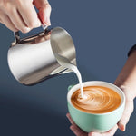 内側目盛り付きプルフラワーカップ ステンレス製ミルクフォームカップ コーヒー用器具、350ml、600ml