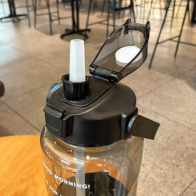 GYBL4503 2000ml 大容量アウトドアスポーツウォーターボトル ストロー付き 仕様：パープル、パープル＋ステッカー、パープル＋3Dステッカー、グリーン、グリーン＋ステッカー、グリーン＋3Dステッカー、ブルー、ブルー＋ステッカー、ブルー＋3Dステッカー、ブラック、ブラック＋ステッカー、ブラック＋3Dステッカー、ピンク