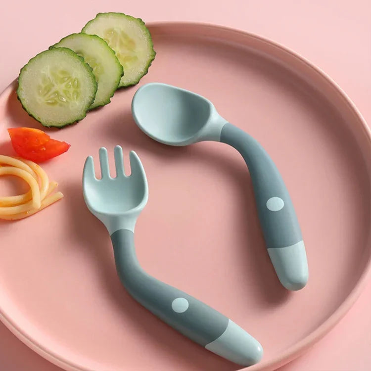 子供用食事トレーニング食器 赤ちゃん用曲げられるシリコン柔らかいスプーン、グリーン