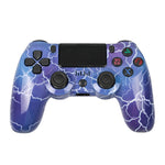 PS4用ワイヤレスBluetoothゲームコントローラー ライトストリップ付き デュアルバイブレーションゲームハンドル ホワイト、ブラック、レッド、ブルー、グリーン、ローズレッド、レター、ライン、ファイアゴースト、カートゥーン、ハルク、スケルトン、ギア、ライトニング、フレーム、クラウド、バースト、木目、スター レッド