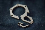 EDCミニ軽量ボトルビールオープナー キーリングポケットツール アウトドアキャンプハイク用ユーティリティガジェット チタン合金、ステンレス鋼